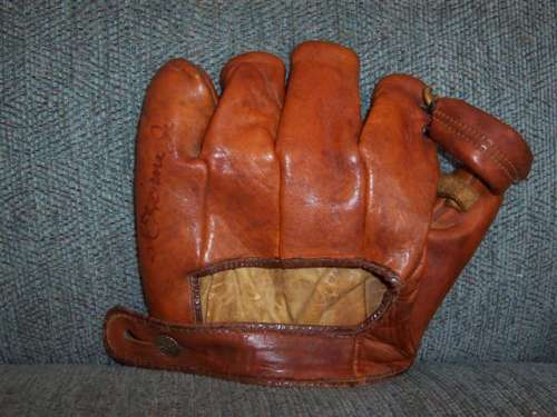 Bobby Mattick Hutch Back